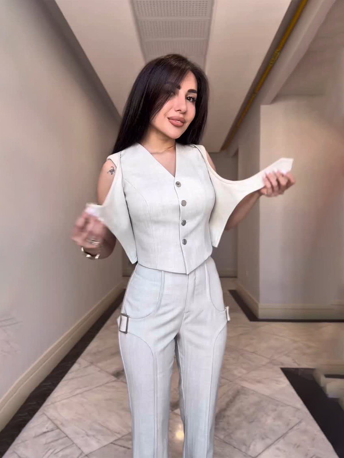 Fashion Sleeveless V-Neck Pantsuit