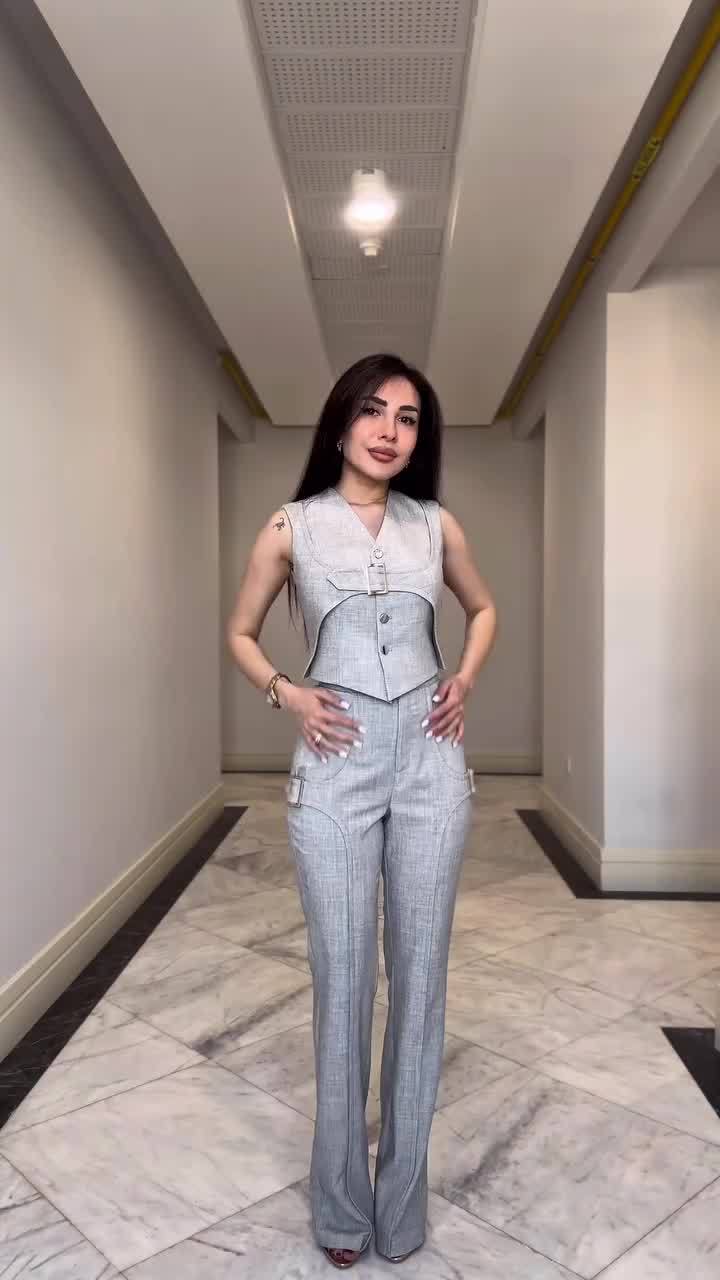 Fashion Sleeveless V-Neck Pantsuit