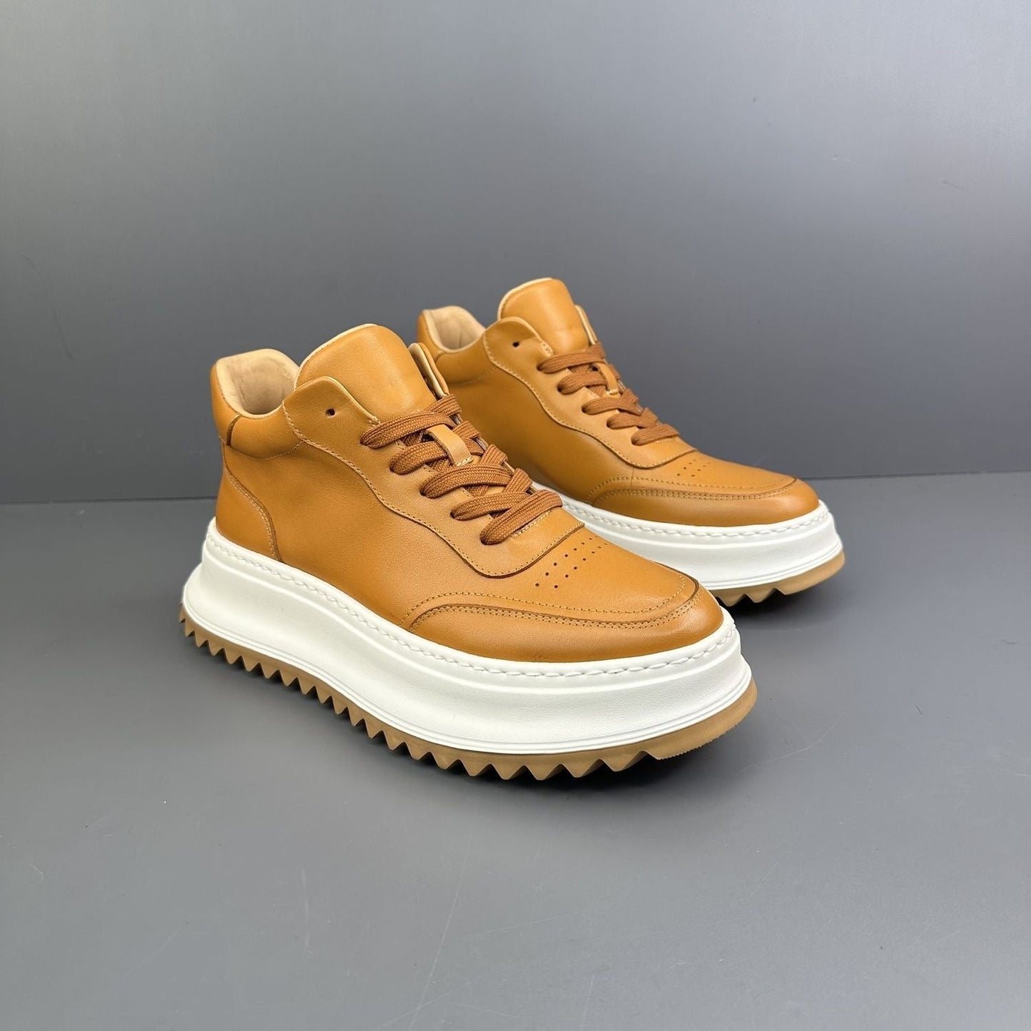 š„Handmade Retro Horsehide Leather Soft-soled Trendy Sneaker