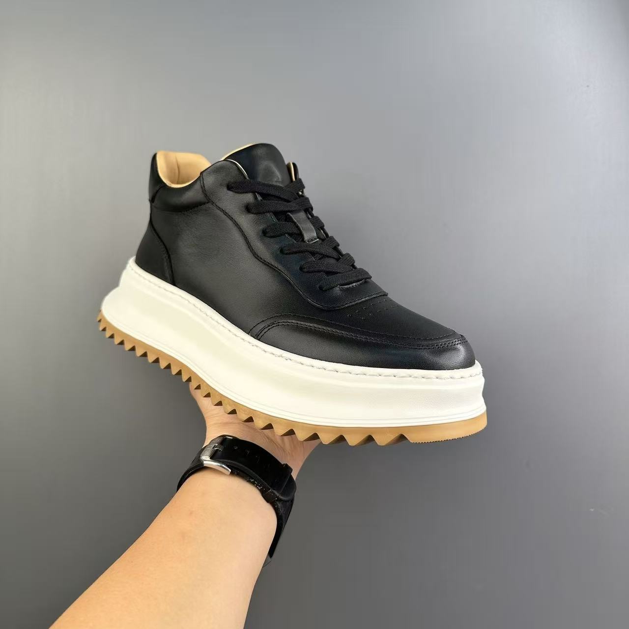 š„Handmade Retro Horsehide Leather Soft-soled Trendy Sneaker