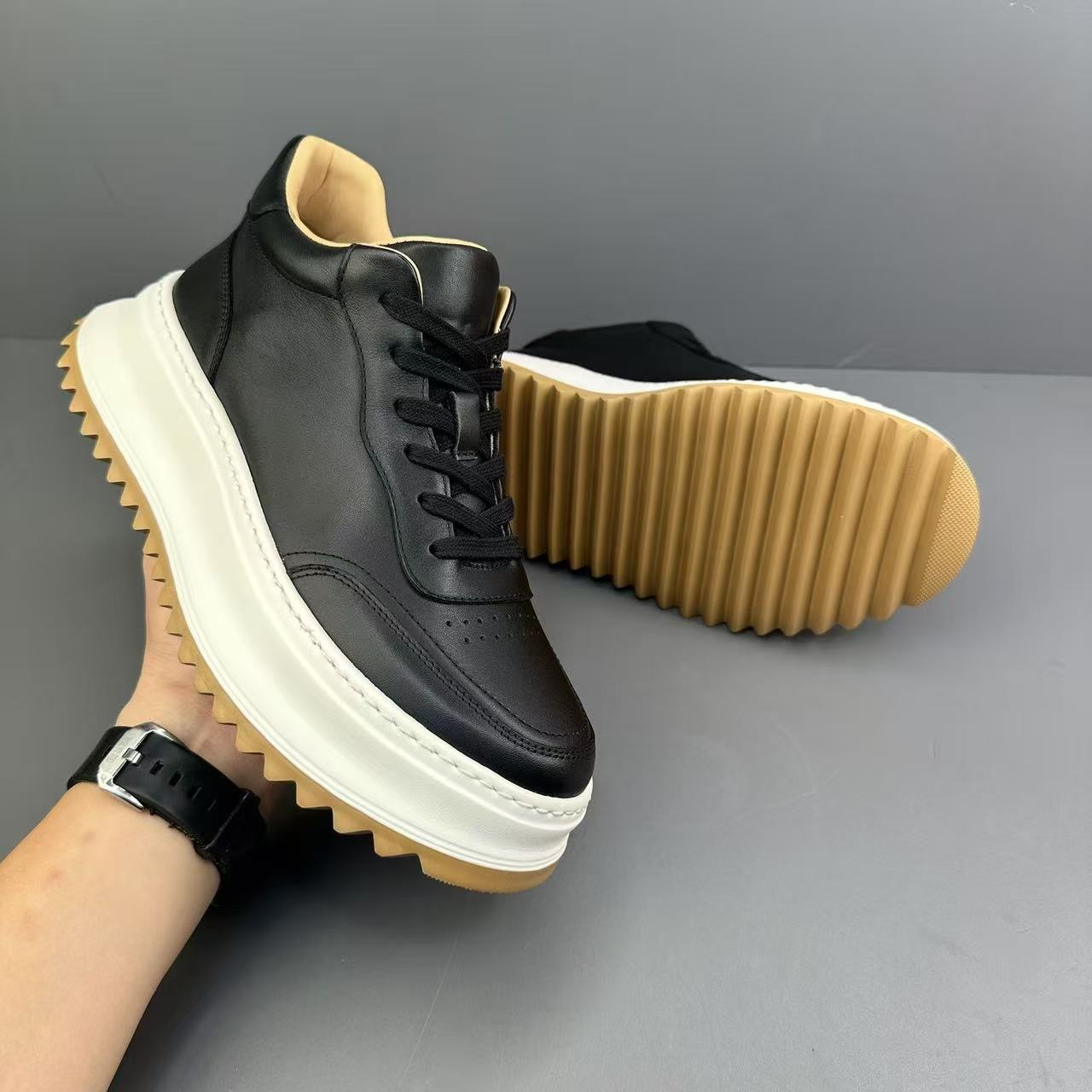 š„Handmade Retro Horsehide Leather Soft-soled Trendy Sneaker