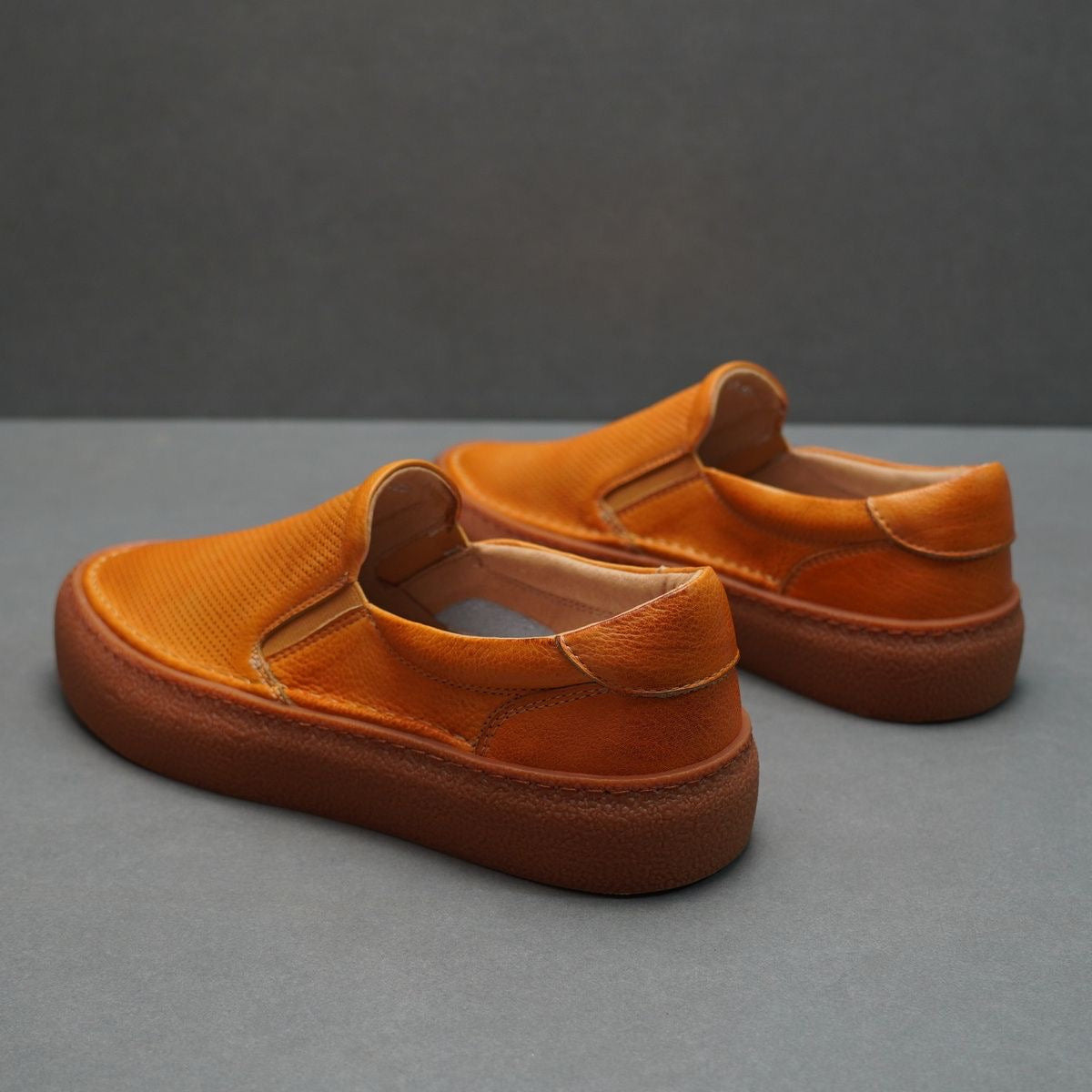 Handcrafted Vintage Minimalist Fashionable Versatile Lace-Up Casual Sneakers