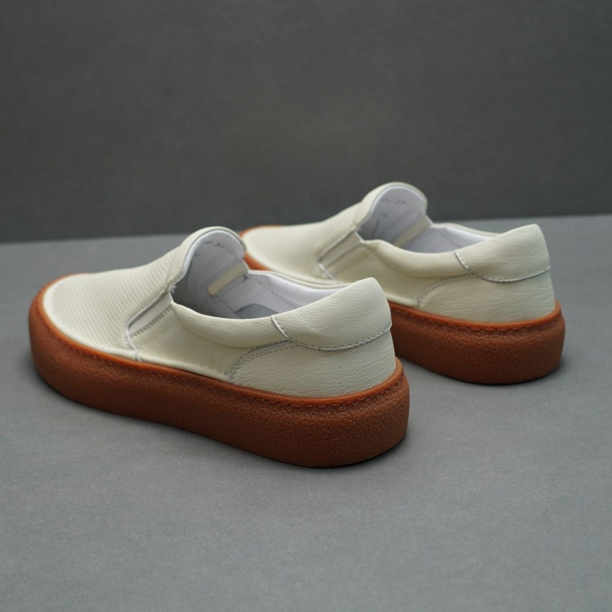 Handcrafted Vintage Minimalist Fashionable Versatile Lace-Up Casual Sneakers