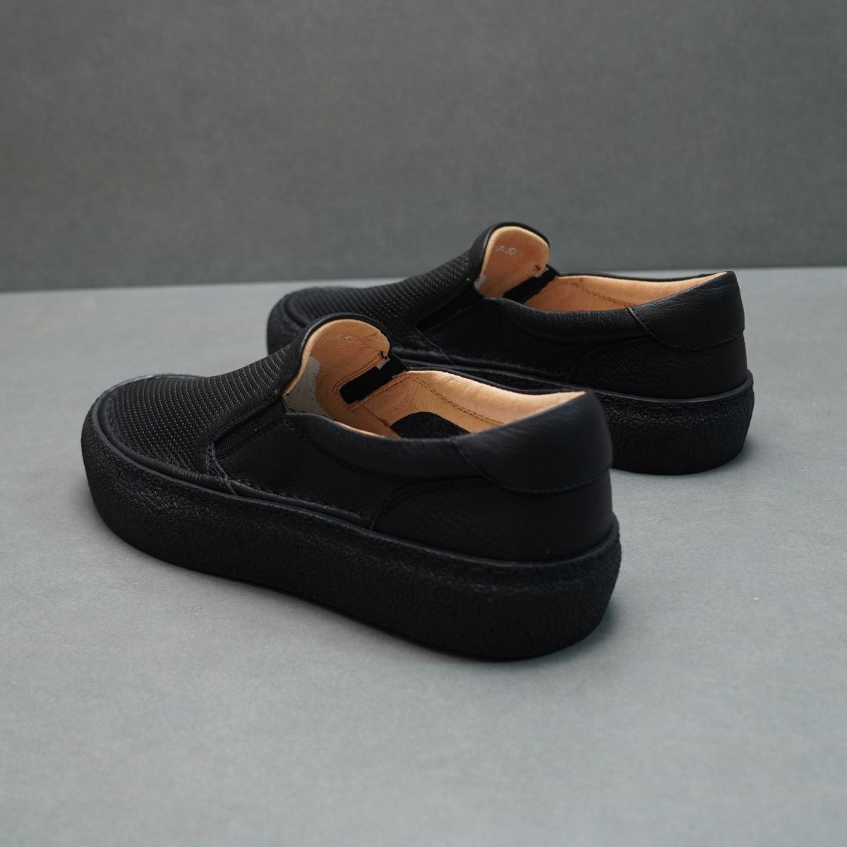 Handcrafted Vintage Minimalist Fashionable Versatile Lace-Up Casual Sneakers