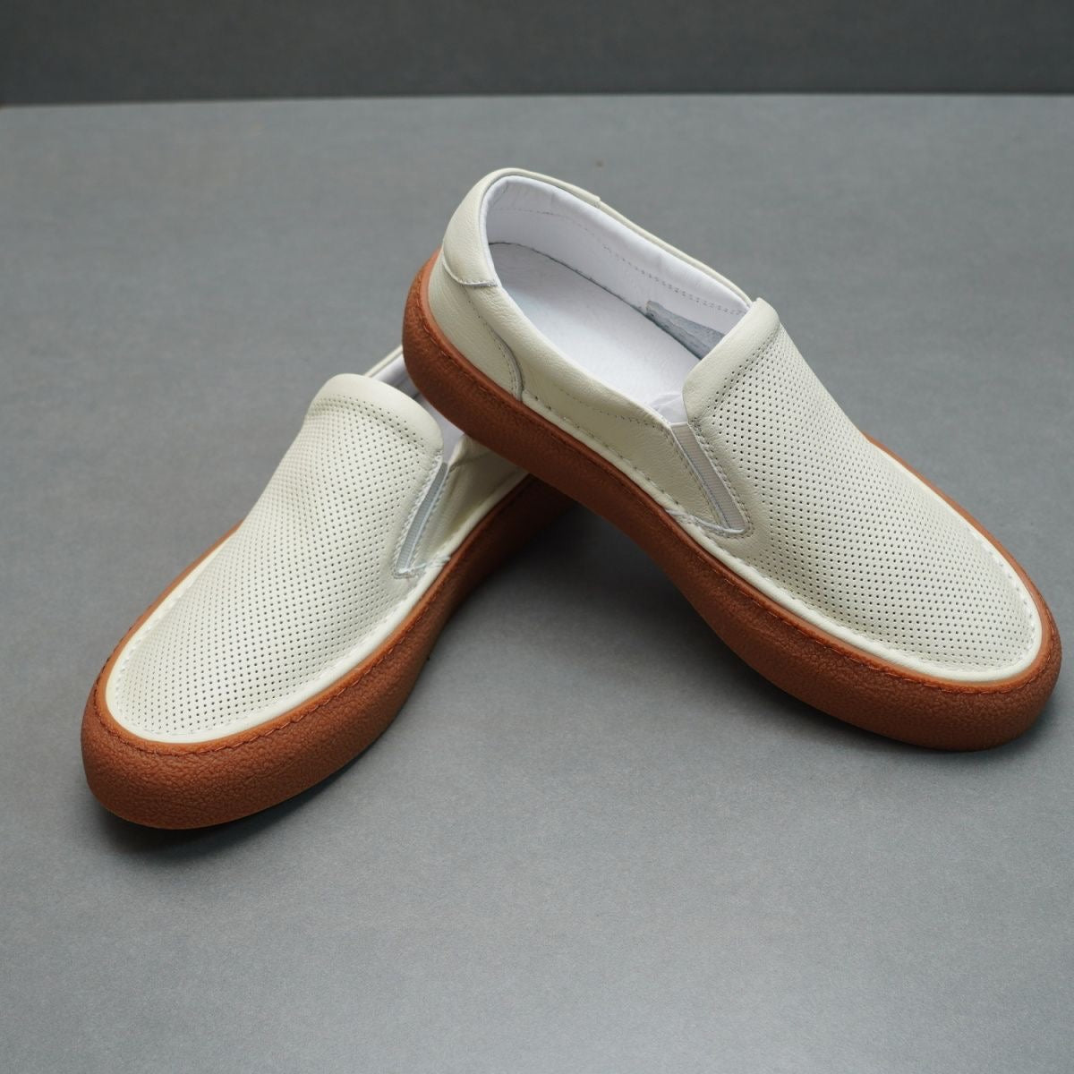 Handcrafted Vintage Minimalist Fashionable Versatile Lace-Up Casual Sneakers