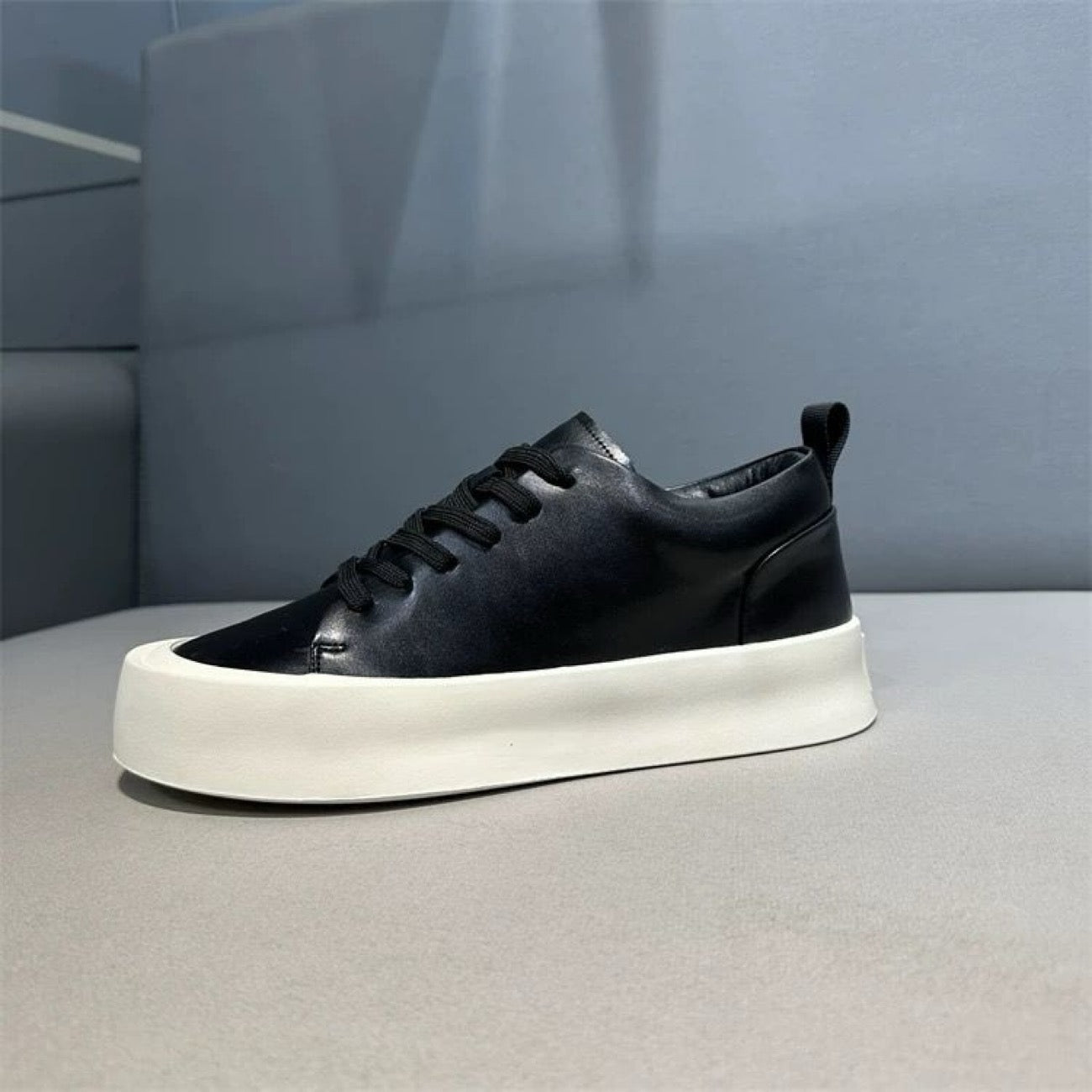 Solid-Color Breathable Low-Top Casual Sneakers