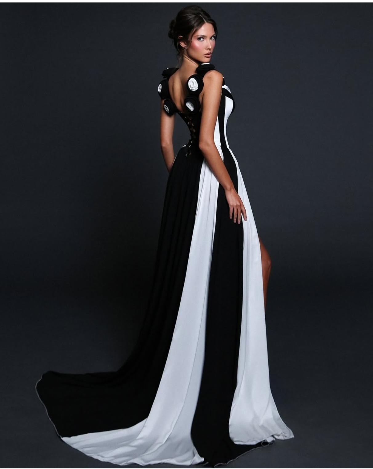 Omega Sleeveless V-Neck Flowers Bandage Maxi Dress