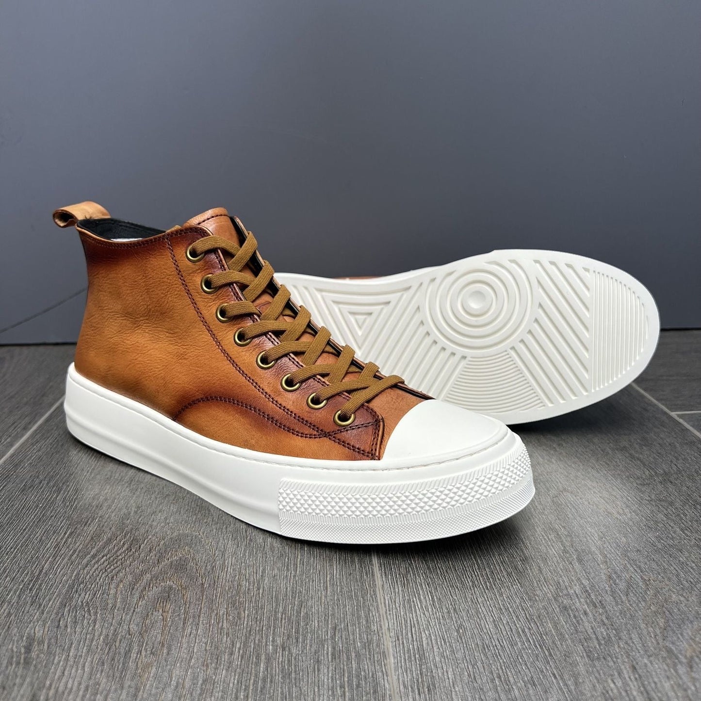 High-top full-grain leather versatile fashion casual chunky-sole sneakers