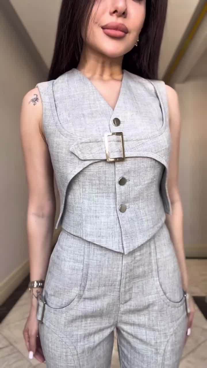 Fashion Sleeveless V-Neck Pantsuit