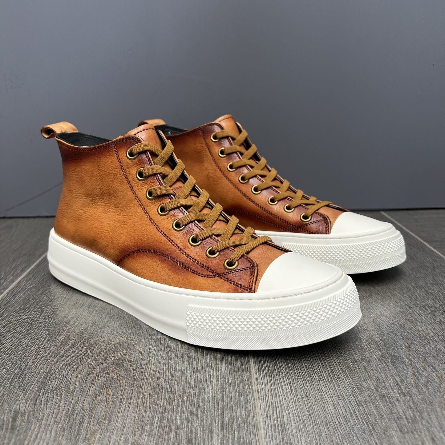 High-top full-grain leather versatile fashion casual chunky-sole sneakers