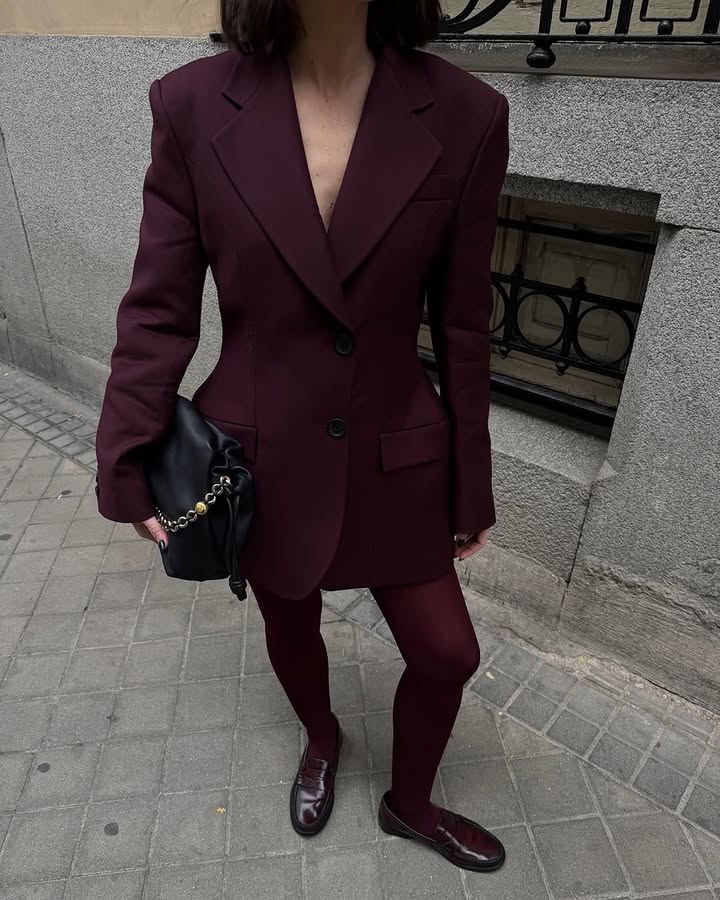 Chic V-Neck Waist-Cinched Blazer